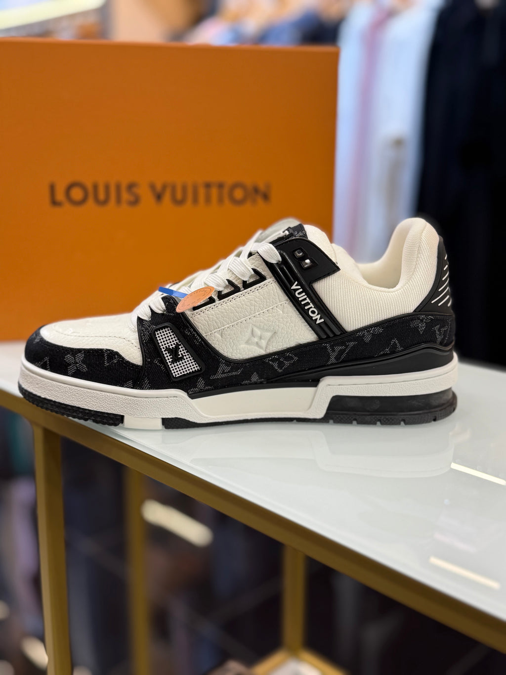 LOUIS VUITTON SNEAKER D-476