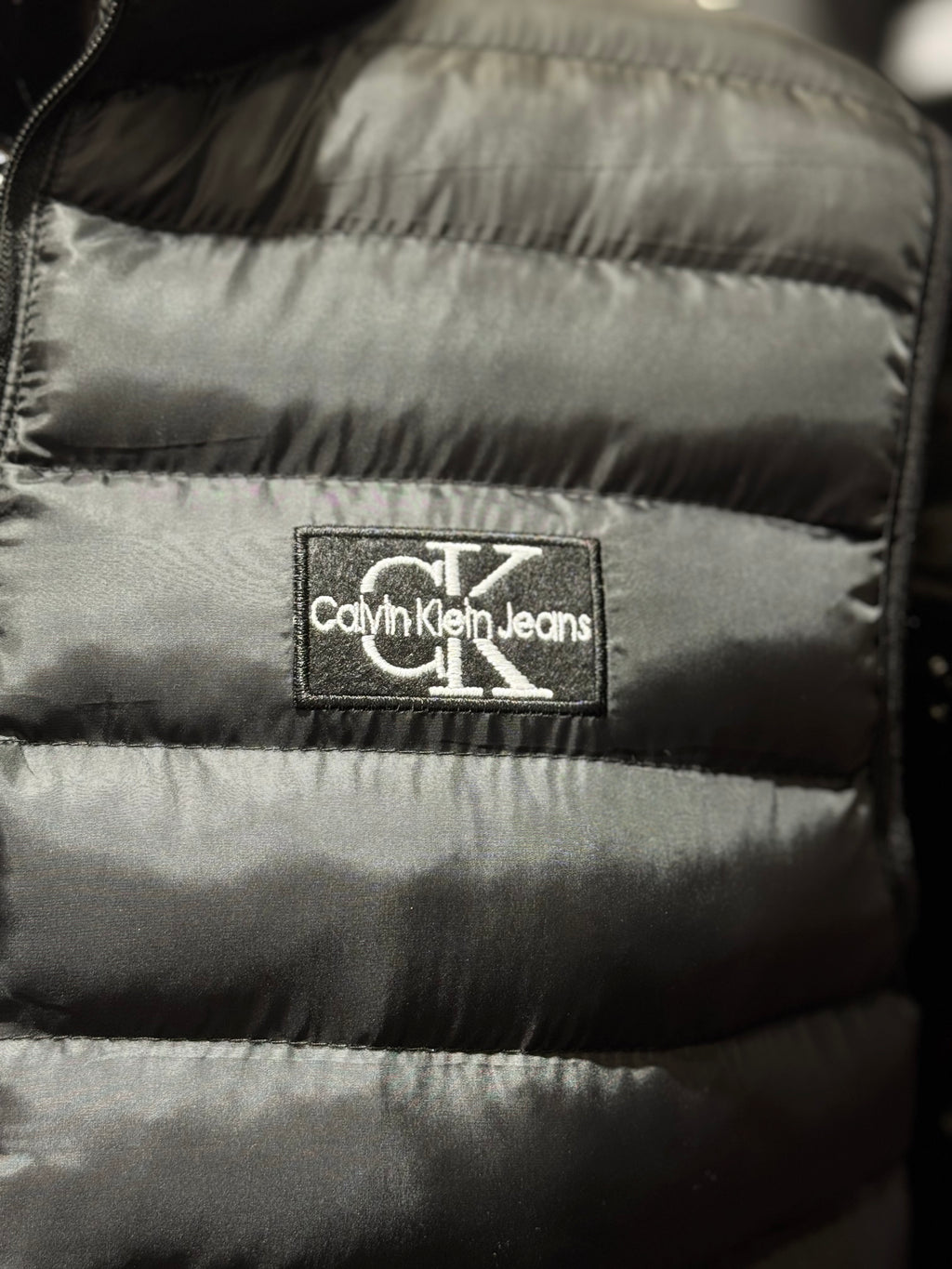 CALVIN KLEIN
 VEST BLACK  D-63