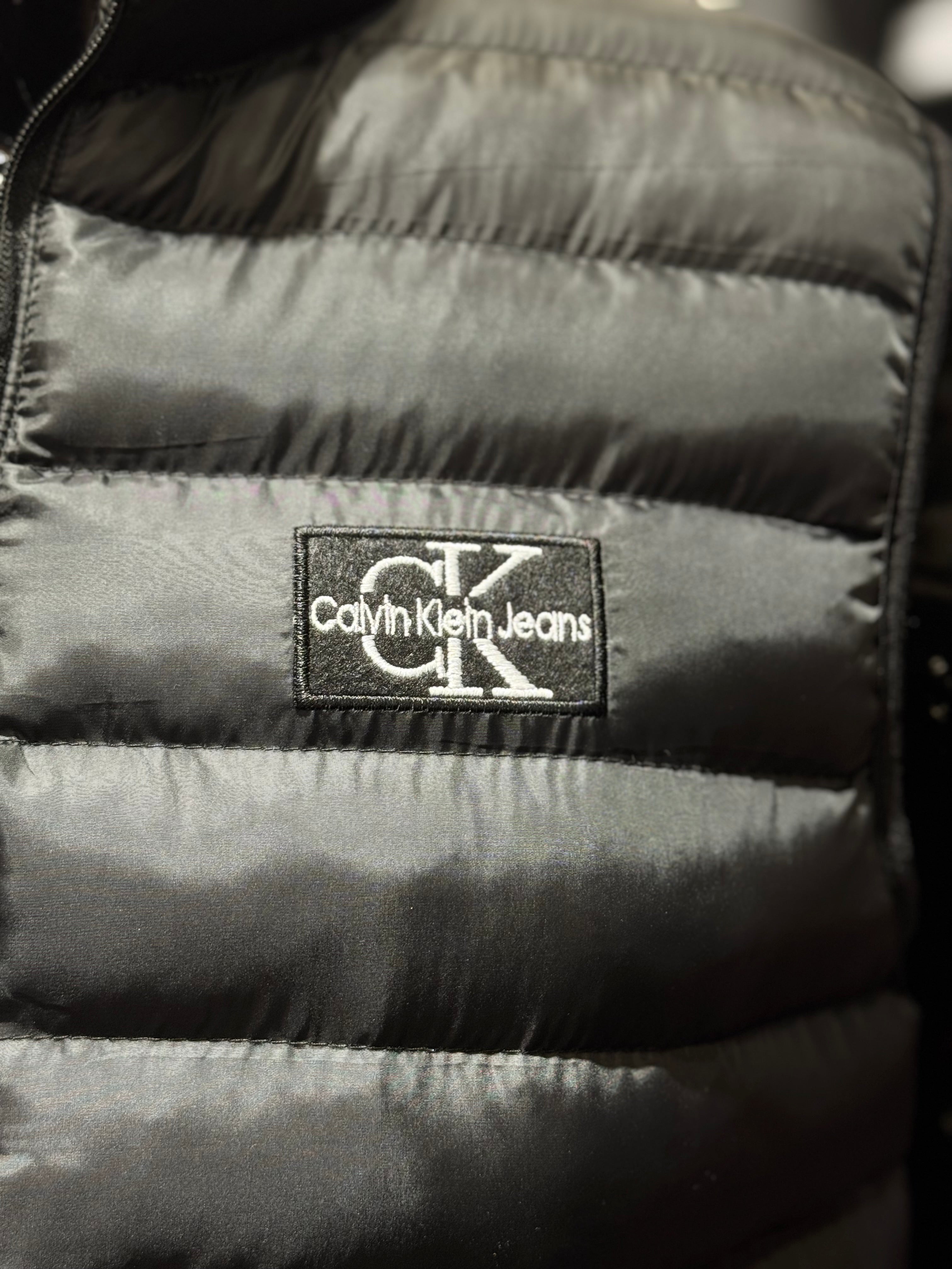 CALVIN KLEIN
 VEST BLACK  D-63
