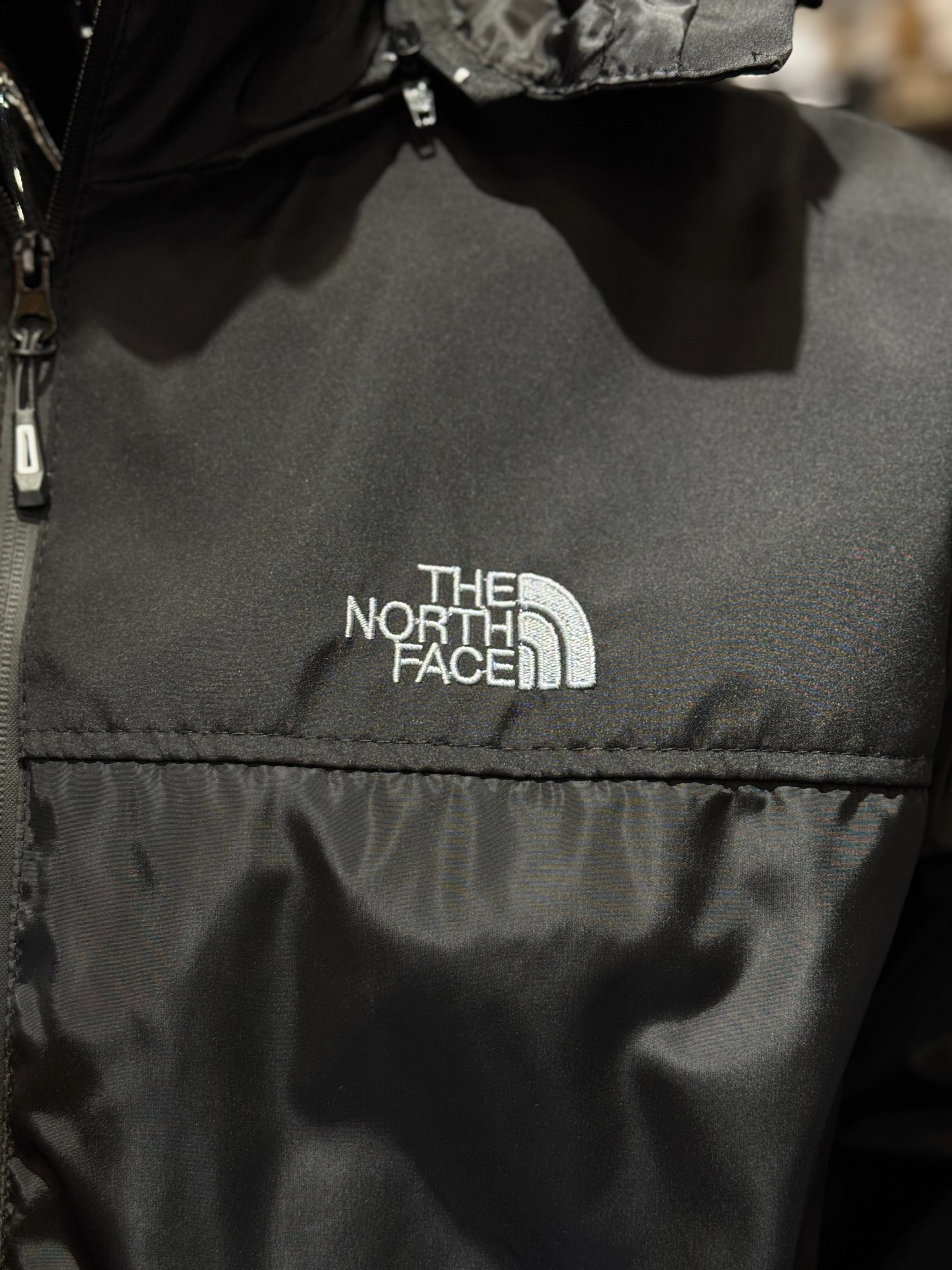 THE NORTH FACE 700 WINDPROOF BLACK A-189