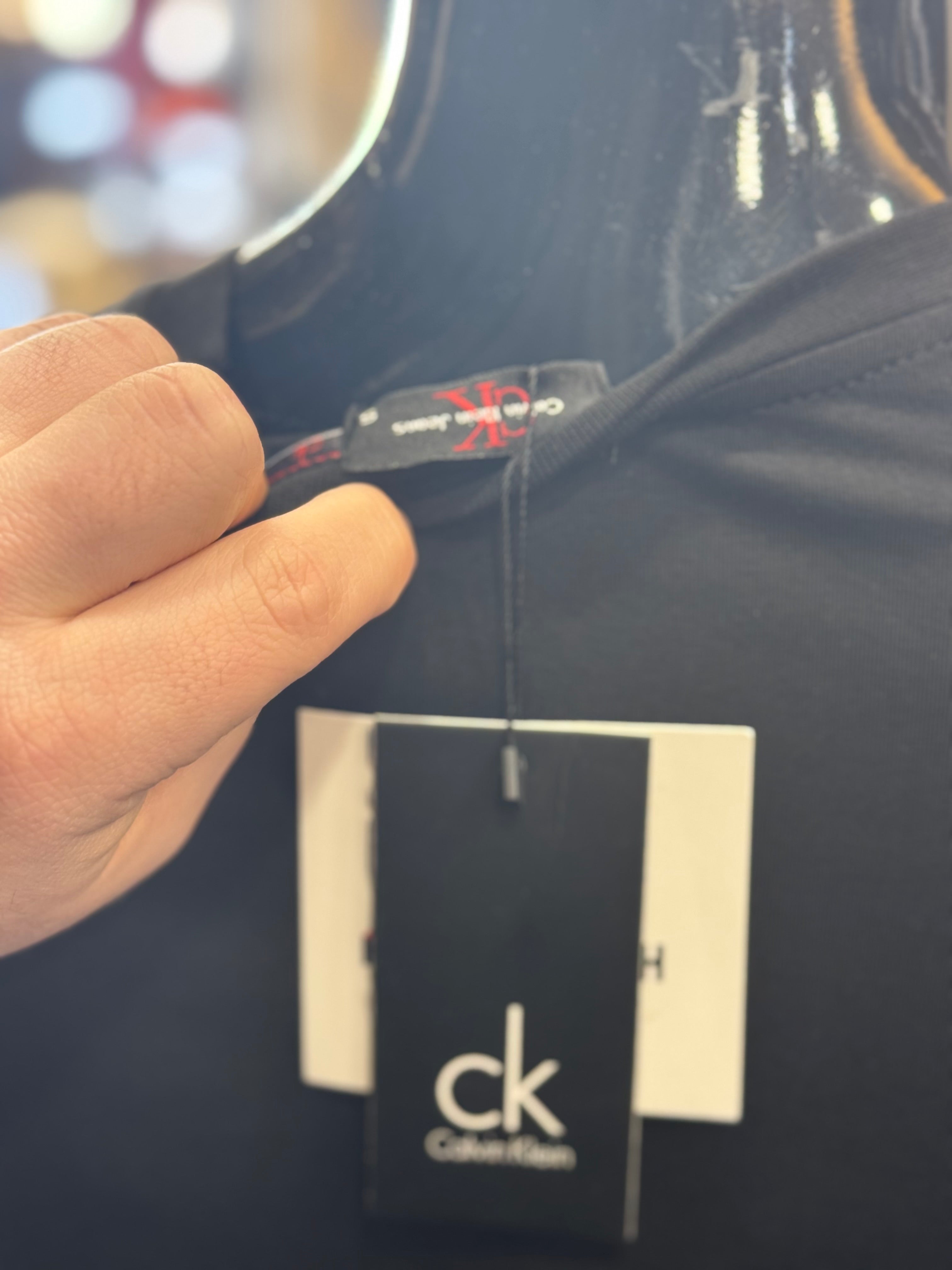 CALVIN KLEIN
 T-shirt H-87