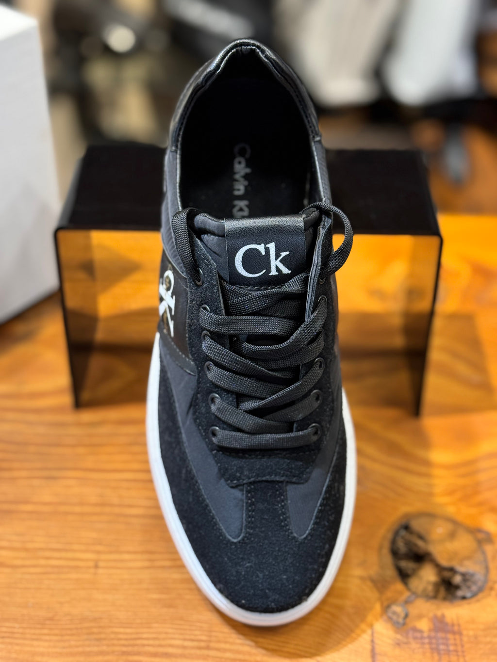 CALVIN KLEIN SNEAKERS 
 D-208