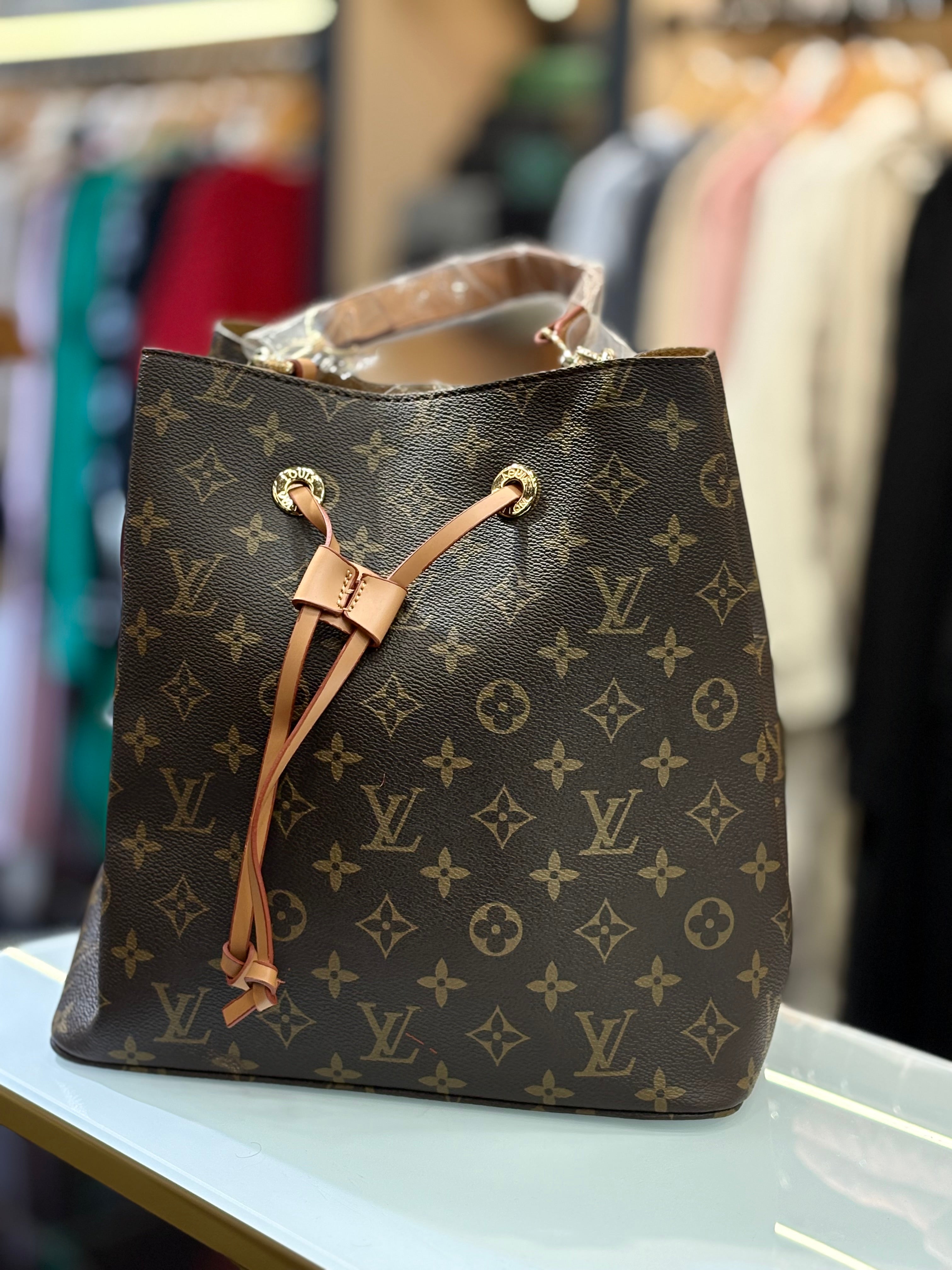 LOUIS VUITTON  CV-52