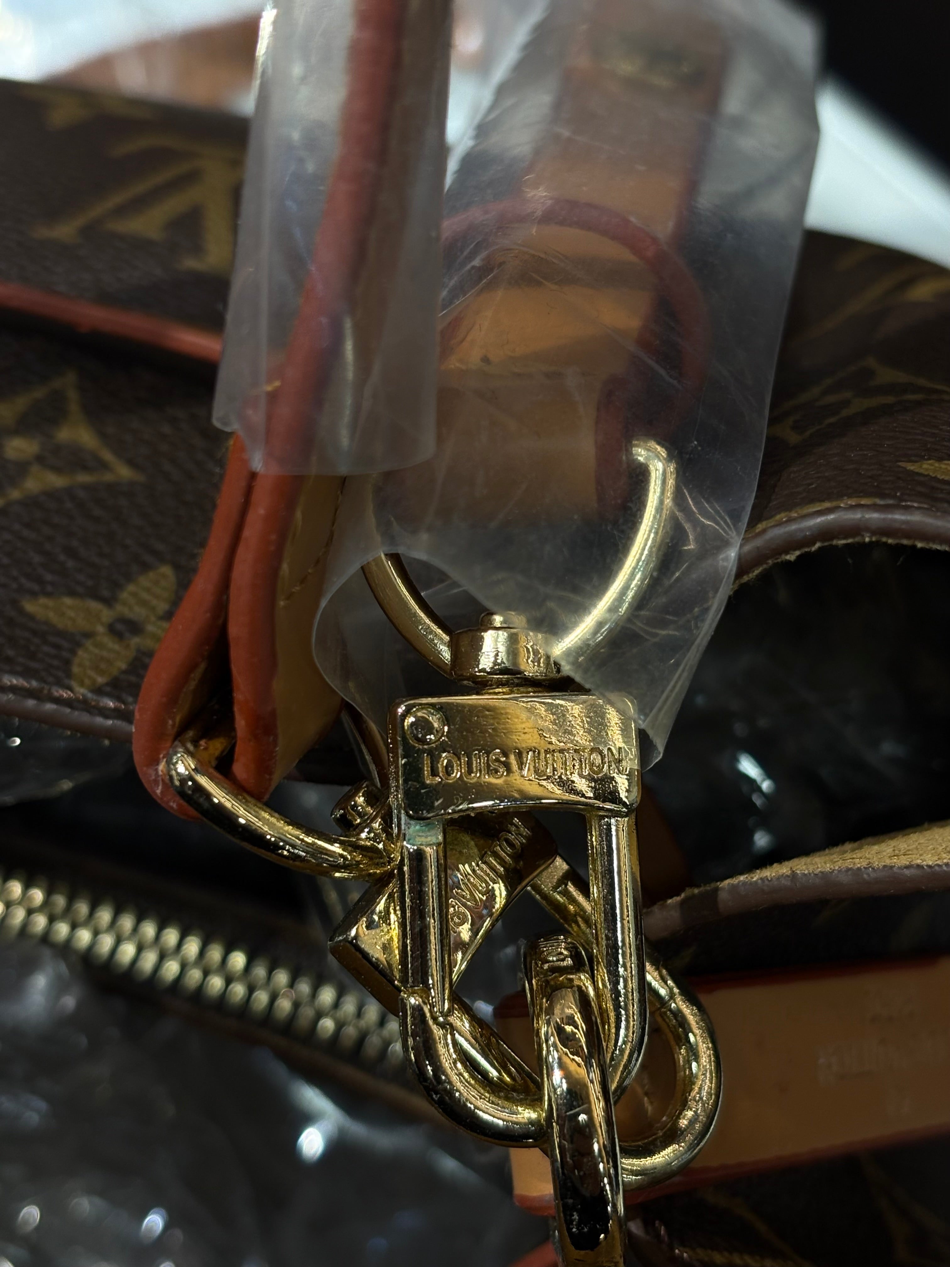 LOUIS VUITTON  CV-52