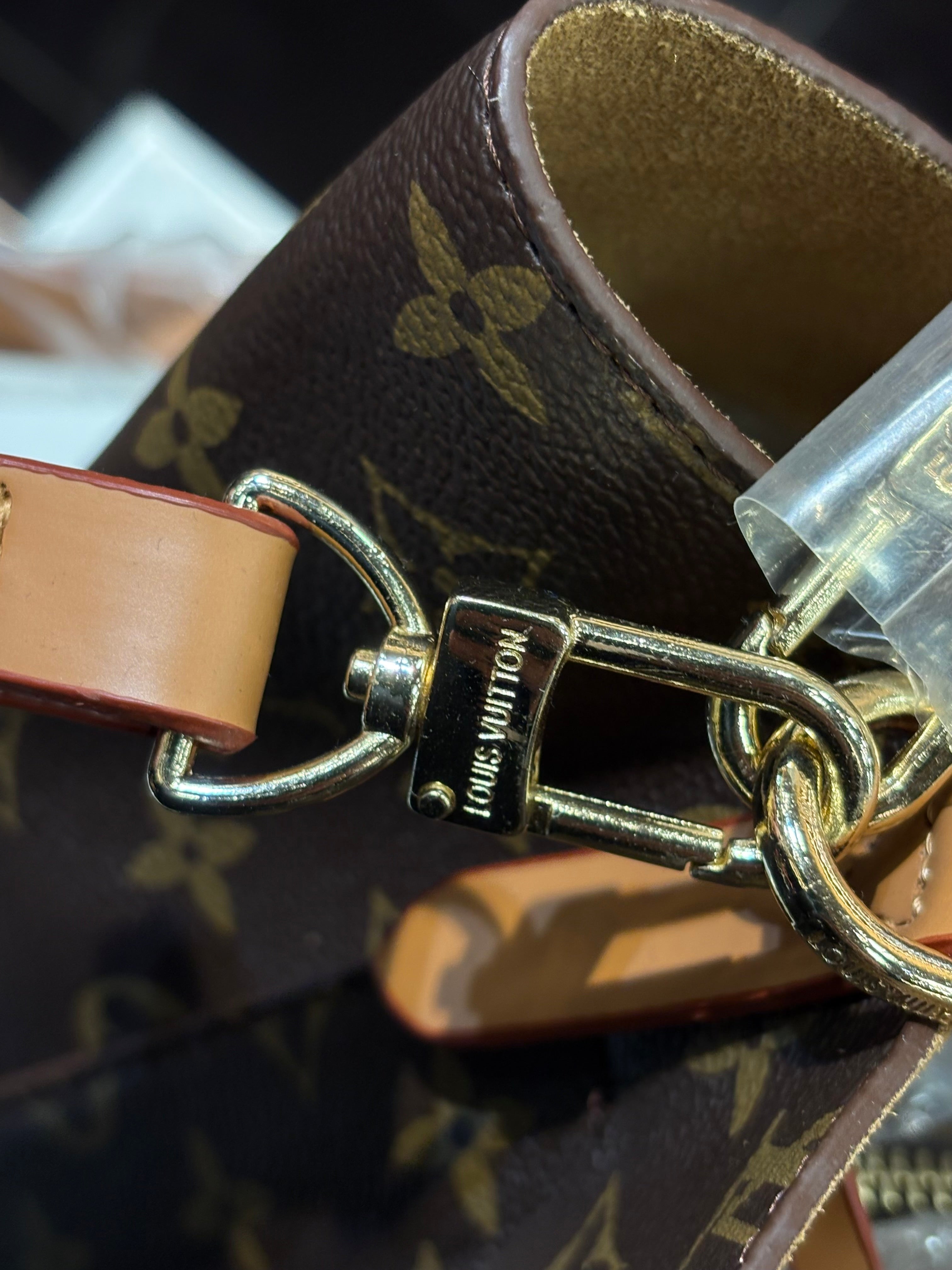 LOUIS VUITTON  CV-52