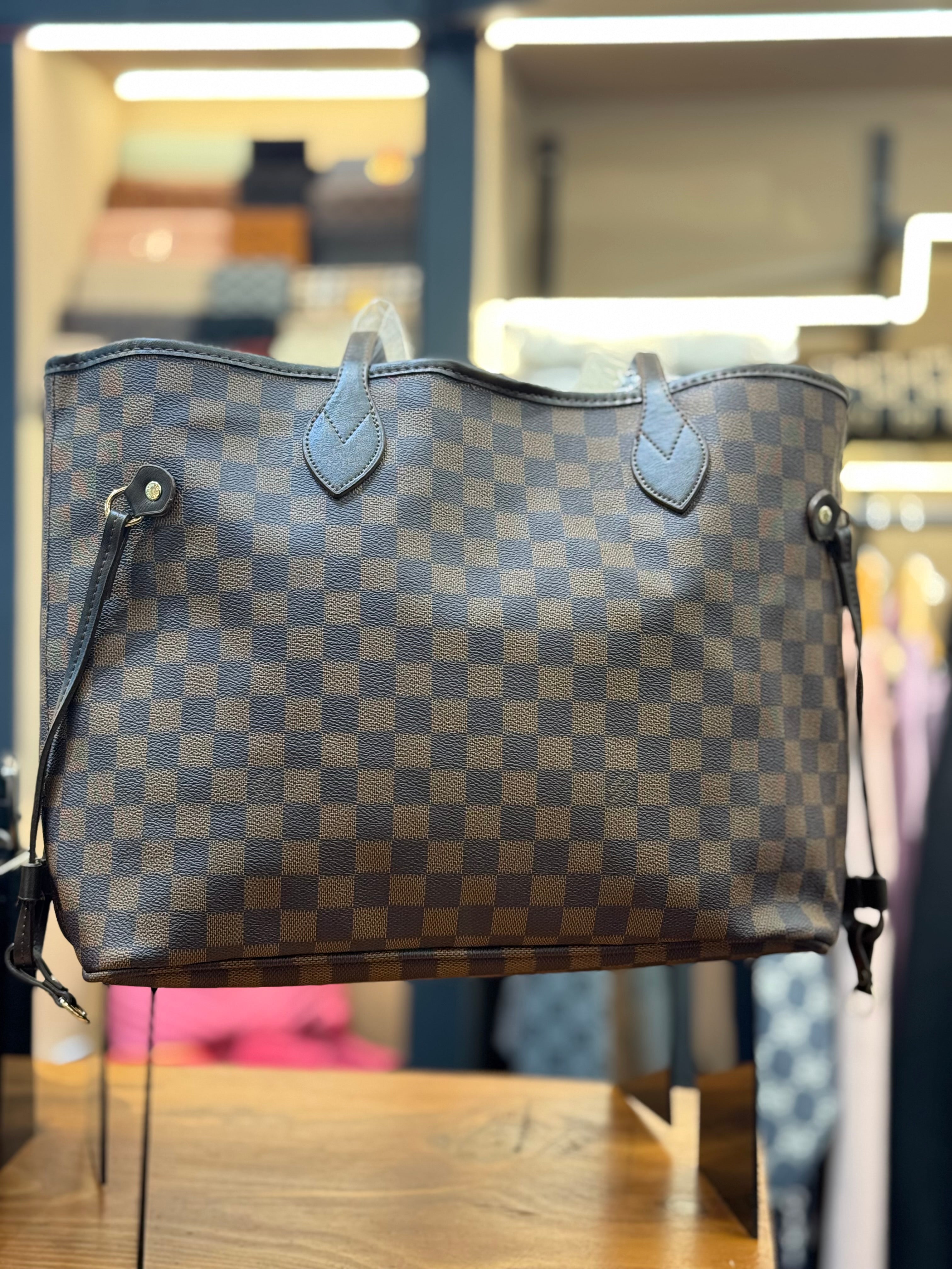 LOUIS VUITTON ΩΜΟΥ CV-62