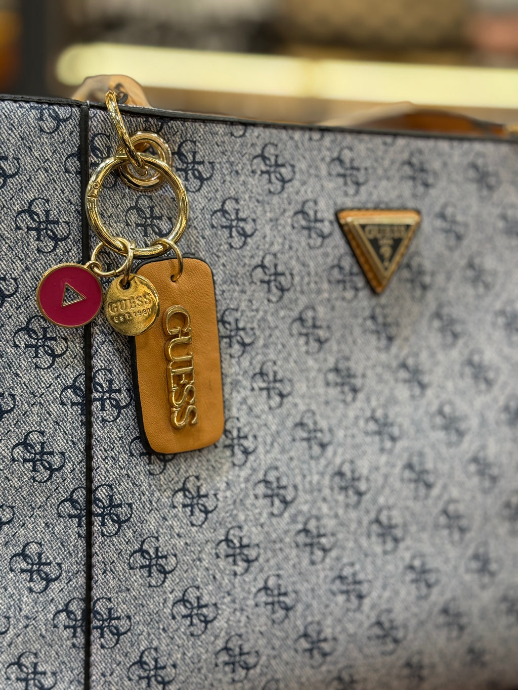 GUESS  ΩΜΟΥ CV-63