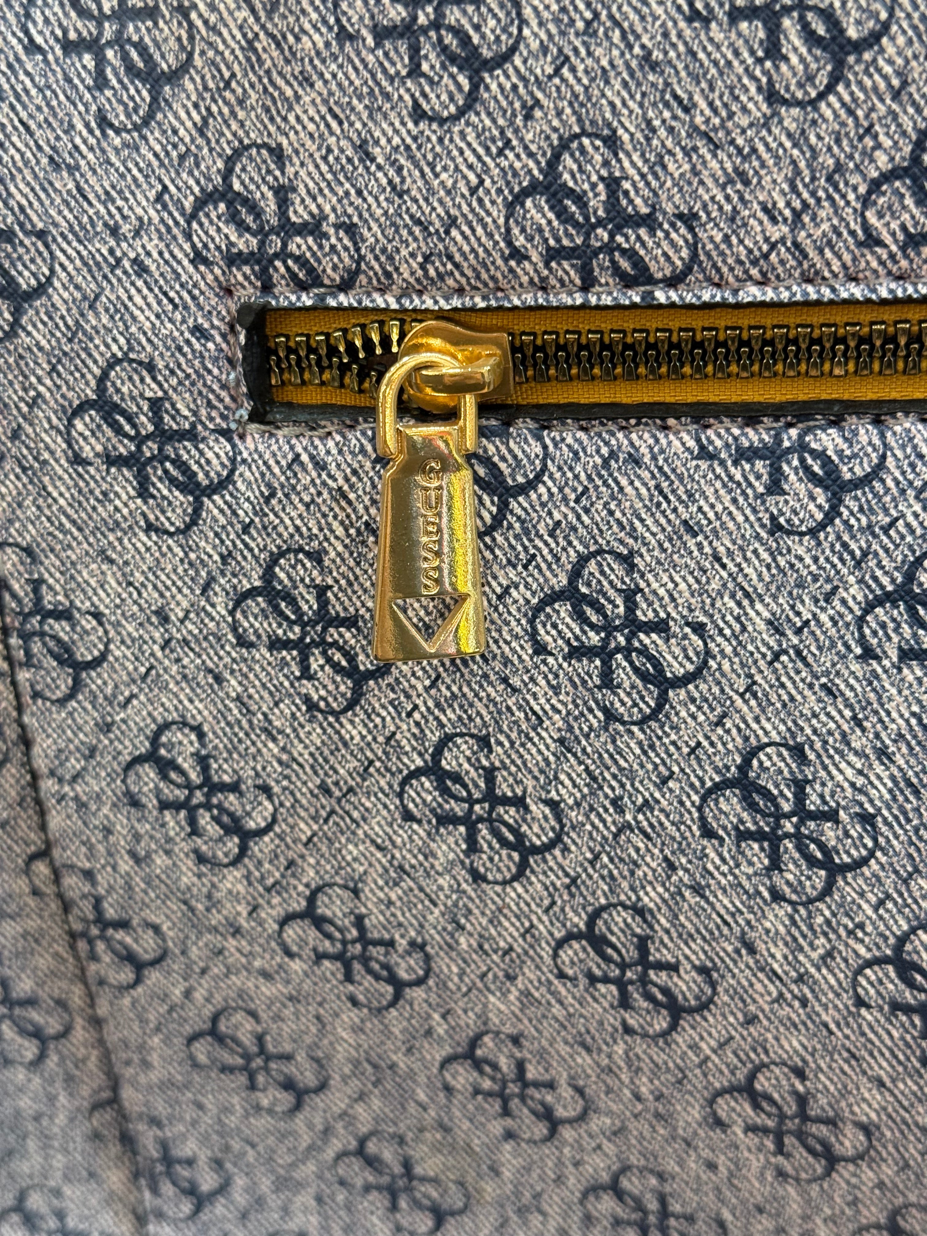 GUESS  ΩΜΟΥ CV-63