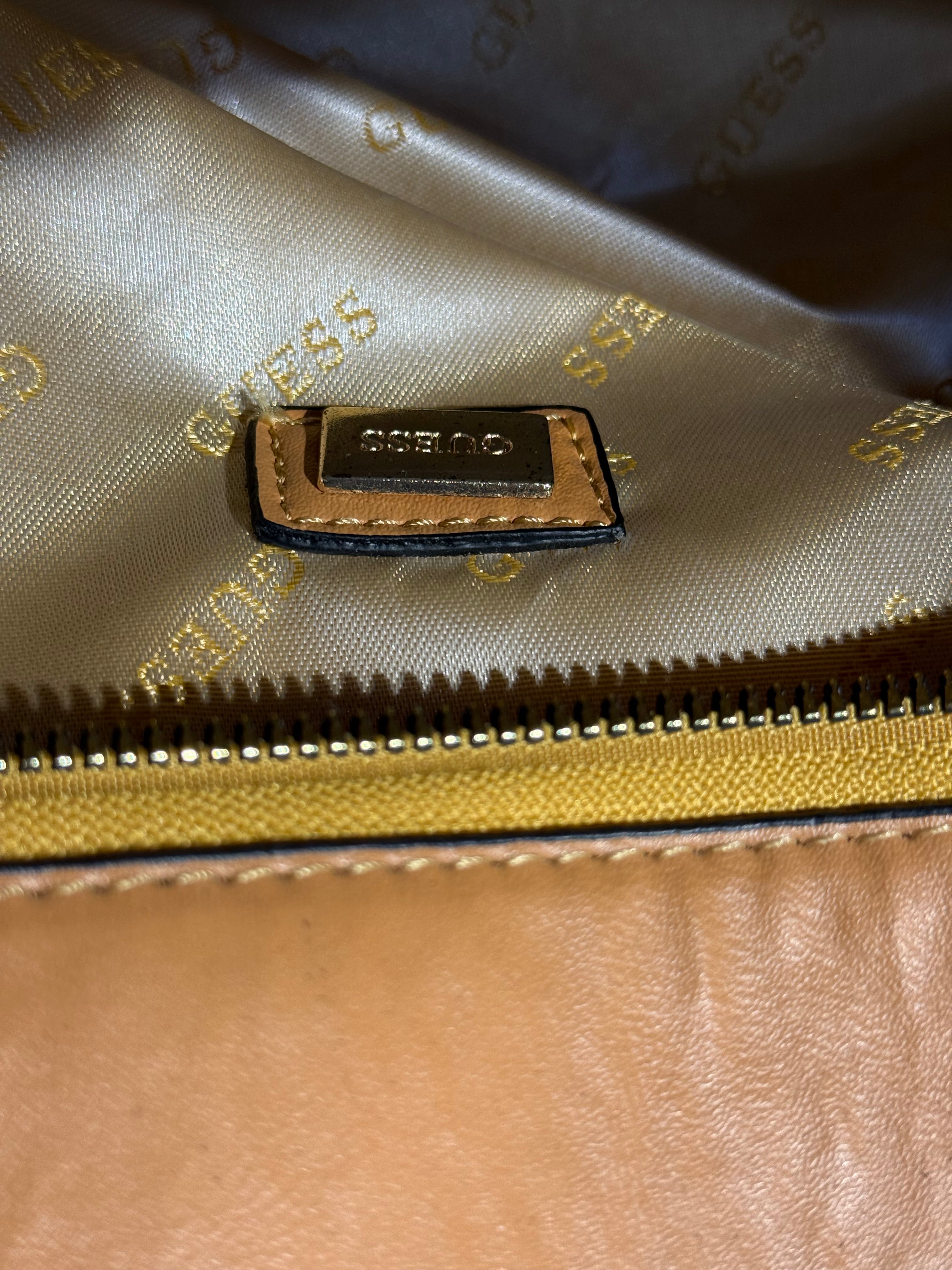 GUESS  ΩΜΟΥ CV-63